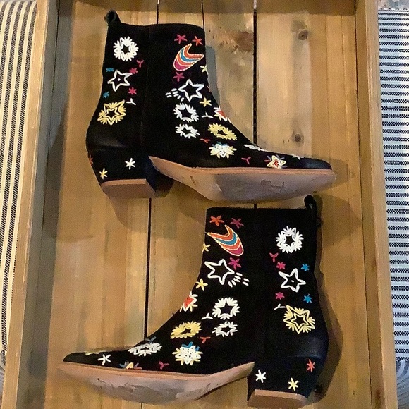 FREE PEOPLE Black Leather Suede Celestial Embroidered Heeled Ankle Boots 38.5 - Picture 3 of 12